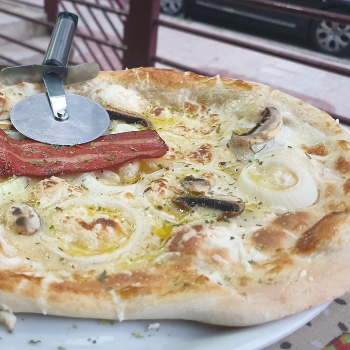review photo of MMVF pizza carbonara shared by @trebsig on 27 Jun 2022 - review