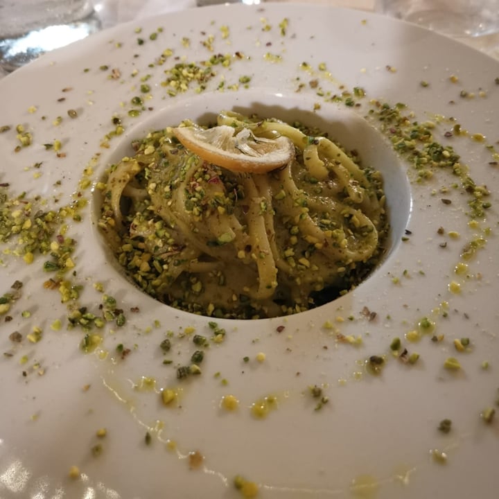 photo of Pesto di Pistacchio Tacos Con Beyond Meat E Tartufo shared by @anna1998 on  06 Dec 2021 - review