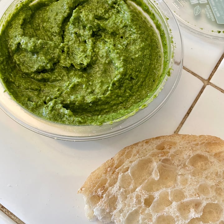 photo of Trader Joe's Vegan Kale, Cashew & Basil Pesto shared by @curvycarbivore on  21 May 2021 - review