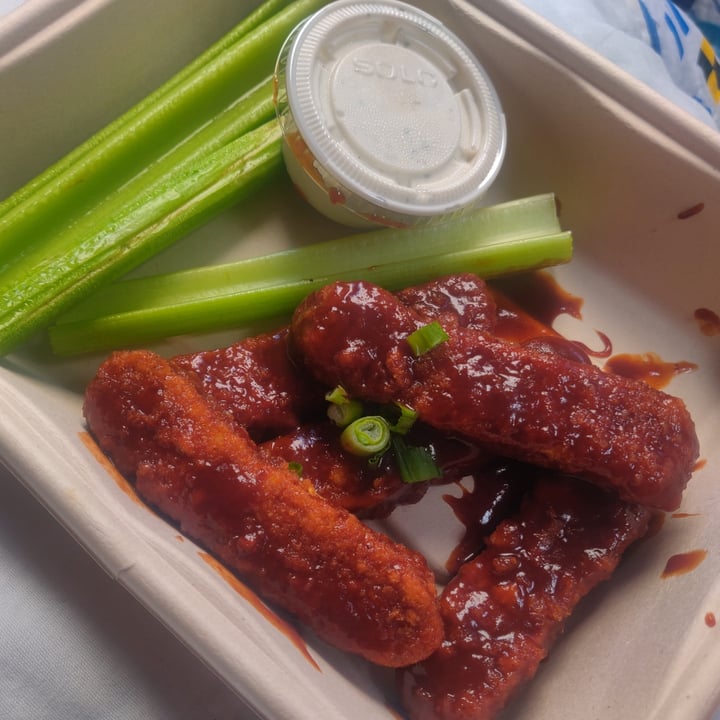 photo of Veggie Grill BBQ Style Wings shared by @busybeevegan on  09 Jan 2022 - review