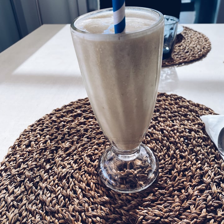 review photo of Restaurante Club Nà utic S´Estanyol Batido Coco, Piña Y Platano shared by @theveganavocadito on 02 Oct 2022 - review