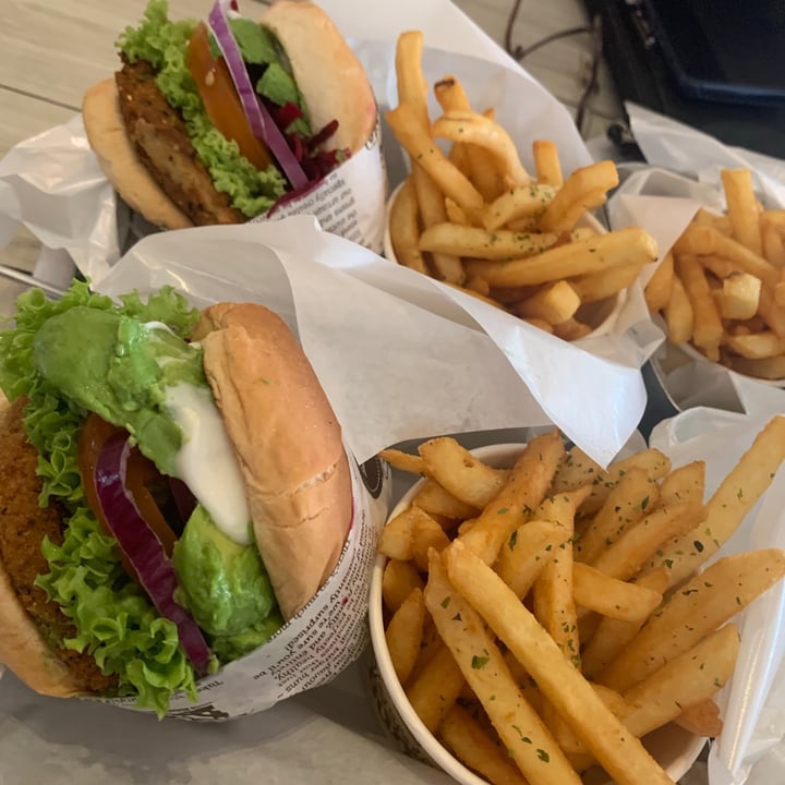 photo of VeganBurg Singapore Avocado Beetroot Burger shared by @oorja on  14 Jul 2020 - review