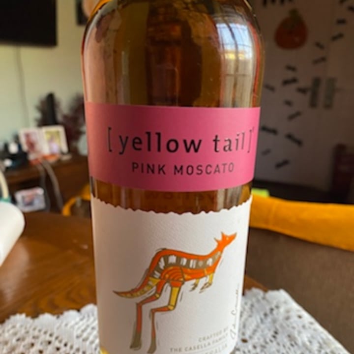 review photo of Yellow Tail Moscato shared by @aimeeleroi on 23 Nov 2021 - review