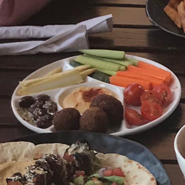review photo of Asher's Corner Cafe @ Ashers Farm Sanctuary Hummus platter shared by @landilewis on 26 Jul 2020 - review