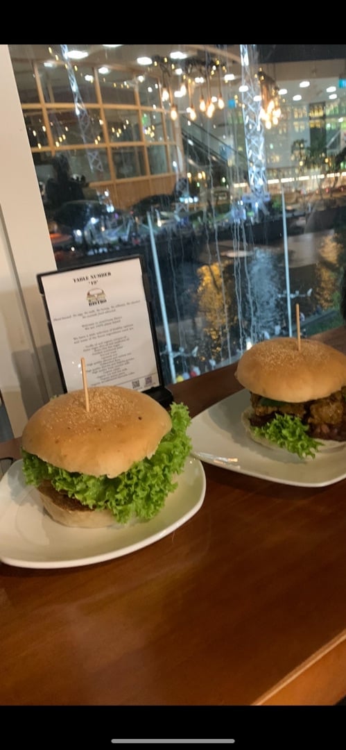 review photo of nomVnom Bistro Tempeh Rendang burger shared by @lightupsparkles on 04 Jan 2020 - review