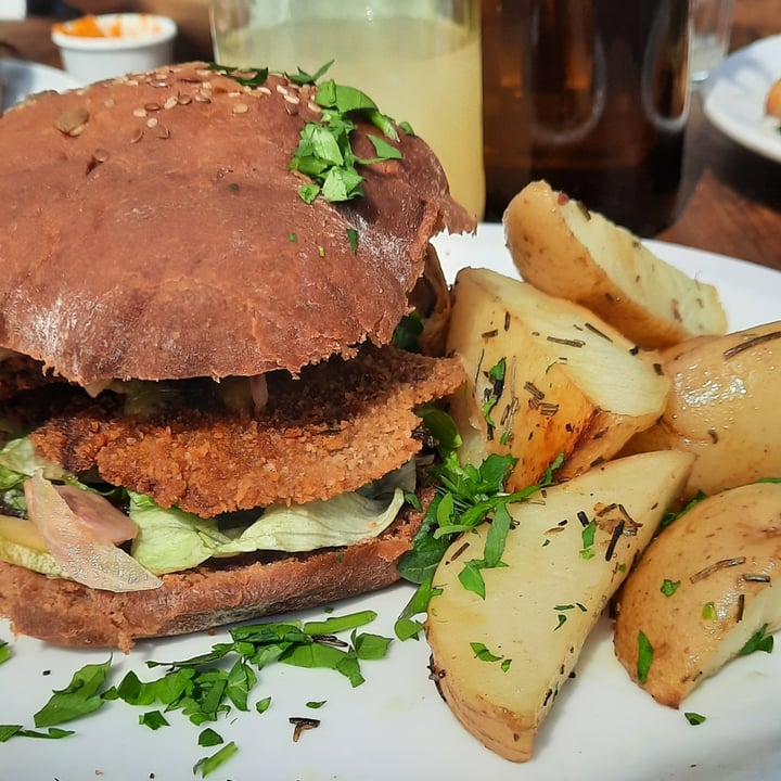 review photo of Artemisia hamburguesa de girgolas shared by @luciabarbin on 21 Sep 2022 - review