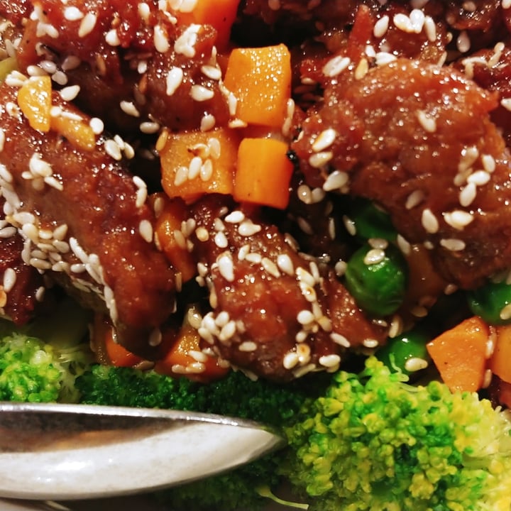 photo of Blossom Vegetarian Restaurant Sesame Beef shared by @mikekenn on  25 Nov 2022 - review