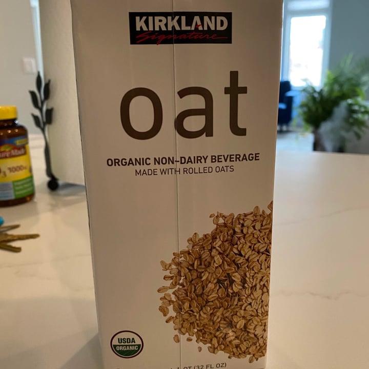 photo of Kirkland Signature Oat Milk shared by @hannahgallart on  02 Jun 2021 - review