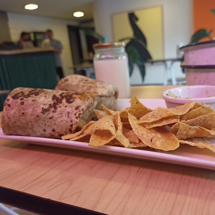 photo of La Cocinita Verde - Comida Vegana Vegan Burritos shared by @gissellearthling on  25 Jan 2022 - review