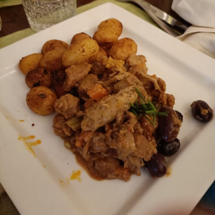 review photo of L'OV Osteria Vegetariana Non pollo alla cacciatora shared by @marinatartaruga on 30 Jun 2022 - review