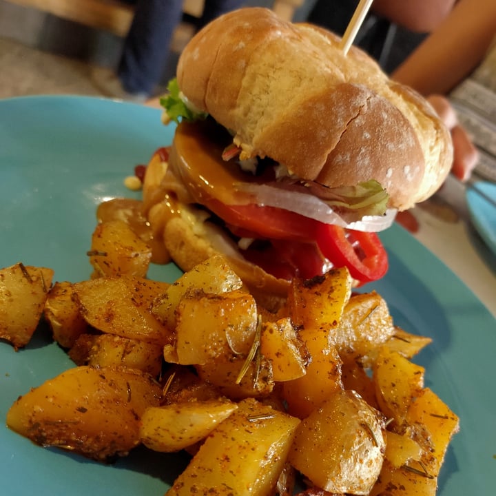 photo of Cookaluzka Hamburguesa americana shared by @dolguldur on  17 Sep 2020 - review