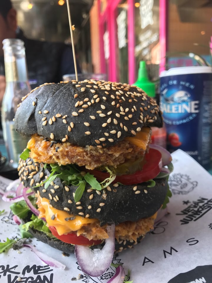 photo of Vegan Junk Food Bar Daddy Mc Chik’N burger shared by @rajamani on  28 Jun 2018 - review