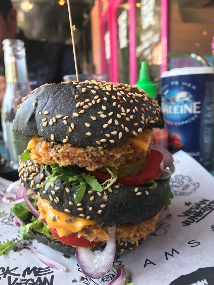 review photo of Vegan Junk Food Bar Daddy Mc Chik’N burger shared by @rajamani on 28 Jun 2018 - review