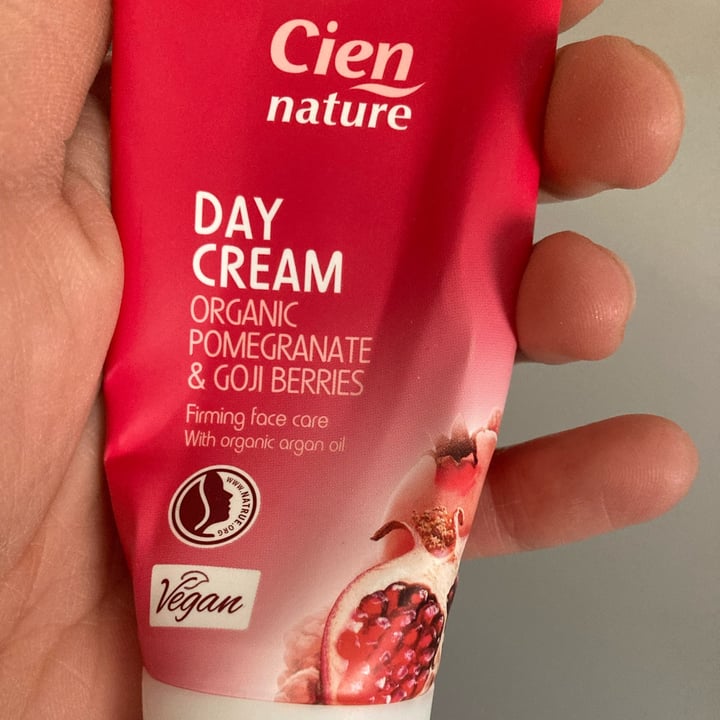 photo of Cien nature Crema viso giorno shared by @dexje87 on  09 Apr 2022 - review