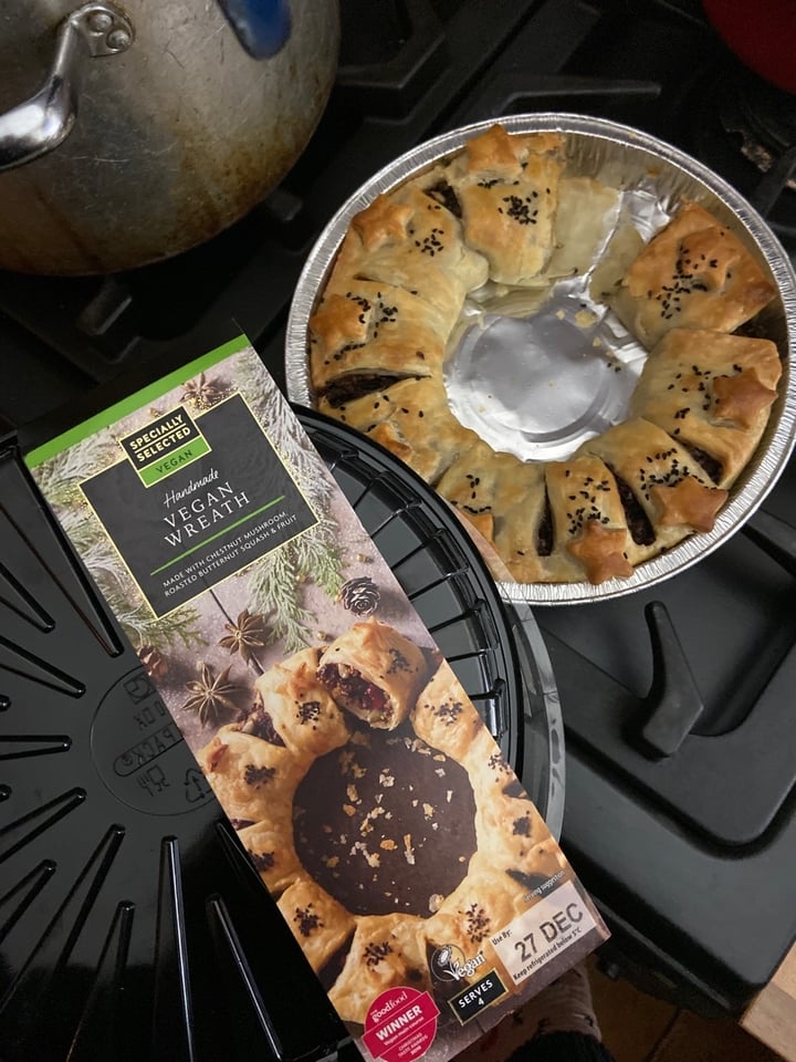 photo of ALDI Vegan Wreath shared by @neoncactus on  26 Dec 2019 - review