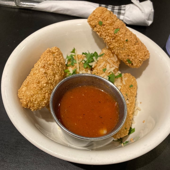 photo of Champs Diner Mozzarella Sticks shared by @avecdeschiens on  21 Jun 2022 - review