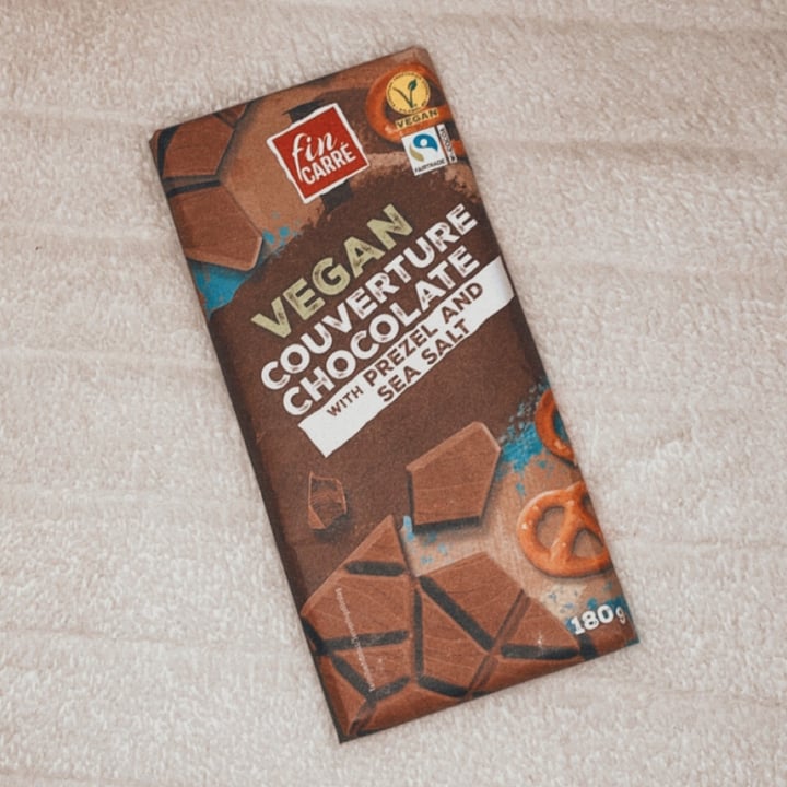 photo of Fin Carré Vegan Couverture Chocolate, with prezel and sea salt shared by @myrrysmaikku on  08 Jan 2022 - review