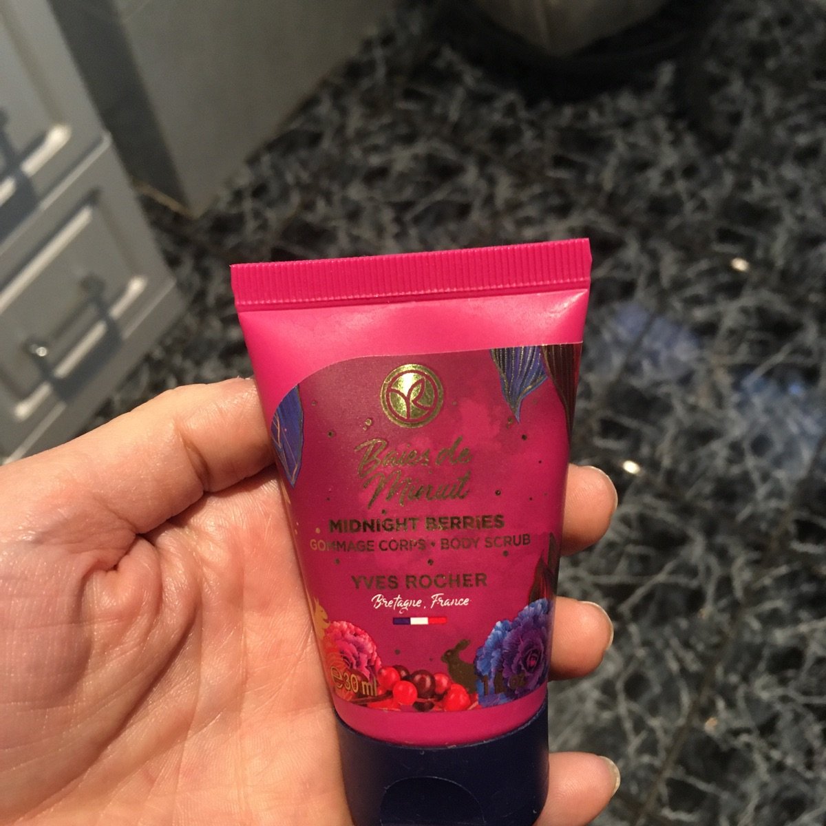 Yves rocher Wild Berries Body Scrub Reviews abillion