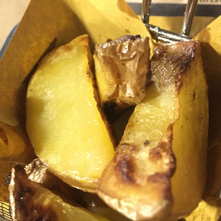 review photo of Welldone Burger Bologna (via Fioravanti) patate al forno shared by @alessbica on 21 May 2022 - review