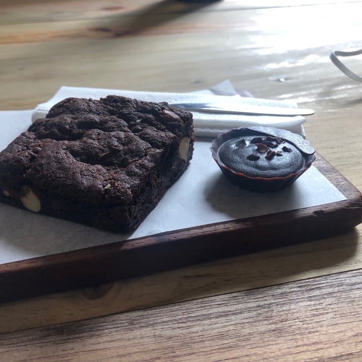photo of Honest Chocolate Cafe Vegan Brownie shared by @fitphilthevegangirl on  03 Nov 2020 - review