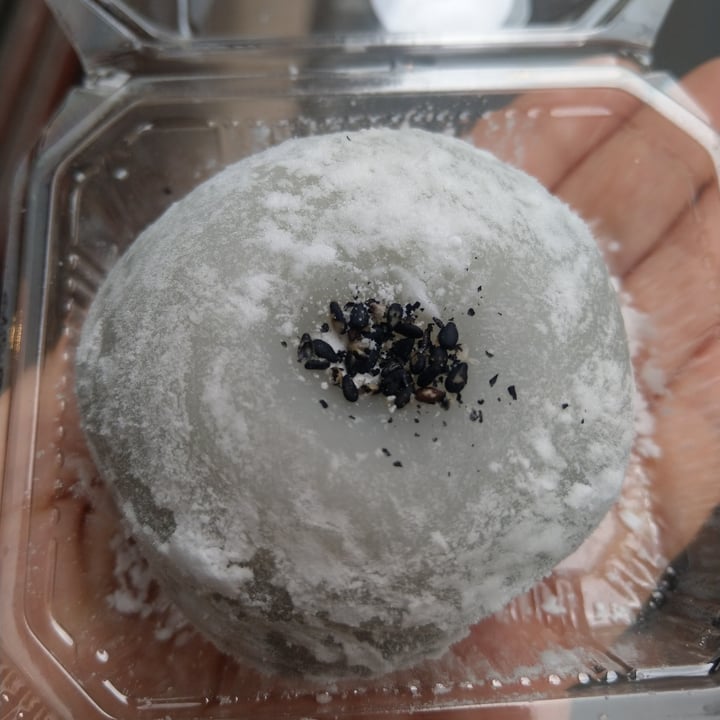 photo of Aki Boulangerie Goma Azuki Mochi shared by @chiaraclaire on  27 May 2022 - review