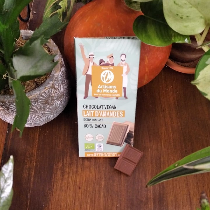 photo of Artisans du Monde Chocolat Vegan Lait d'amandes shared by @dindinbaf on  23 Oct 2020 - review