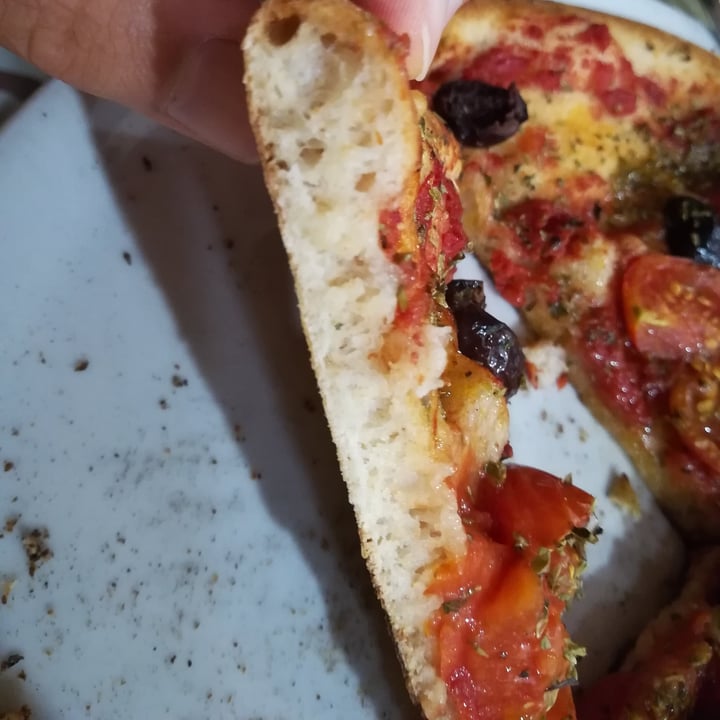 photo of Agriturismo Vultaggio 3 stelle Pizza vegana ai pomodori con grano tumminia shared by @ab4t on  02 Oct 2021 - review