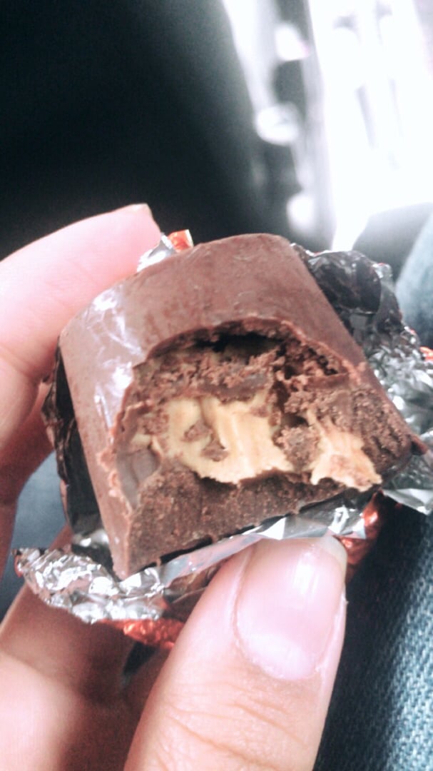 review photo of Tiendita Vegan - productos veganos, orgánicos, ecológicos Bombones rellenos de crema de maní shared by @bynxsty on 19 Aug 2019 - review