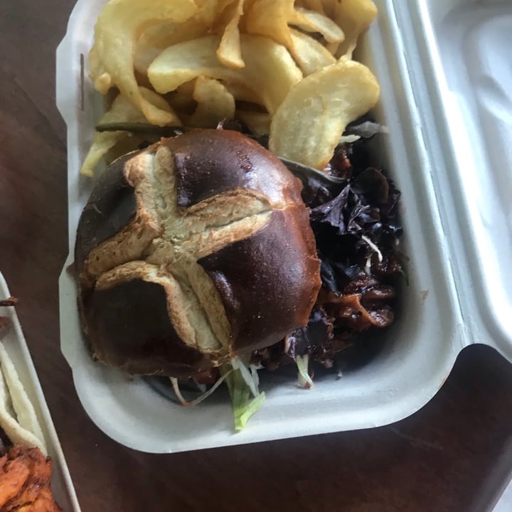 photo of Juuuicy Mama's Vegan Cocina  Ackeelicious Taco, Jackchicken Taco, and Bbq burger shared by @carlinemaybe on  17 Jan 2021 - review