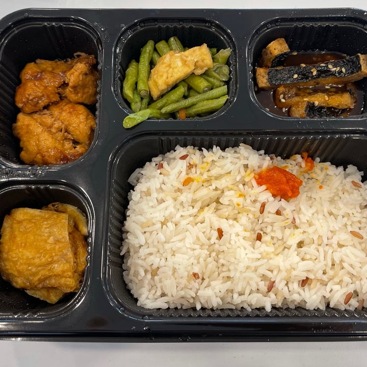 photo of LPH Catering Vegan Bento 8 shared by @greenbovine on  01 May 2021 - review
