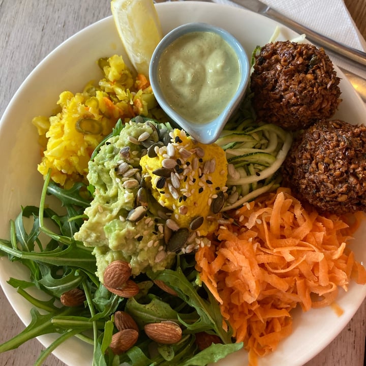 review photo of Nourish'd Café & Juicery Moonshine Bowl shared by @emmaclairepeter on 08 Oct 2022 - review