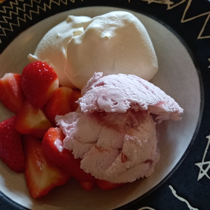 review photo of Swedish Glace raspberry ice cream shared by @janxr on 08 Jun 2022 - review
