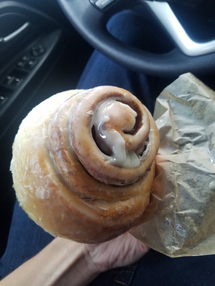 photo of Vegan East Cinnamon Roll shared by @joegoetzke on  14 Sep 2018 - review