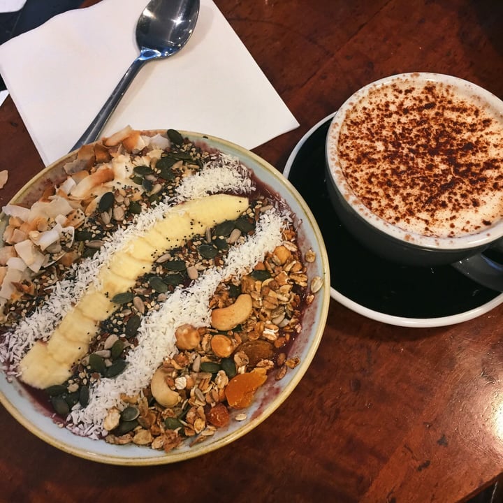 photo of Café Gusto Açai Bowl shared by @missxxmel on  25 Nov 2019 - review