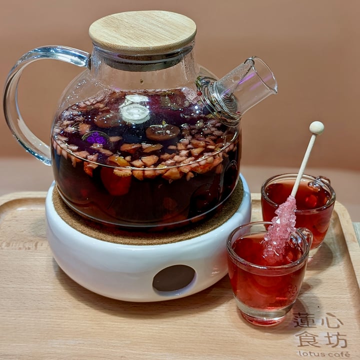 photo of Lotus Café 蓮心食坊 Revitalizing Fruits & Flower Tea With Pineapple Jewel Sugar shared by @xinru-t on  18 Oct 2022 - review
