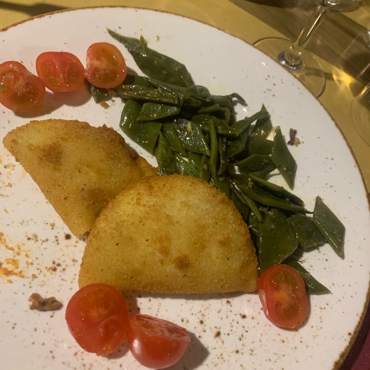 photo of Soul Kitchen Panzerotti alla pizzaiola con taccole al sesamo shared by @michela1989 on  24 Apr 2022 - review
