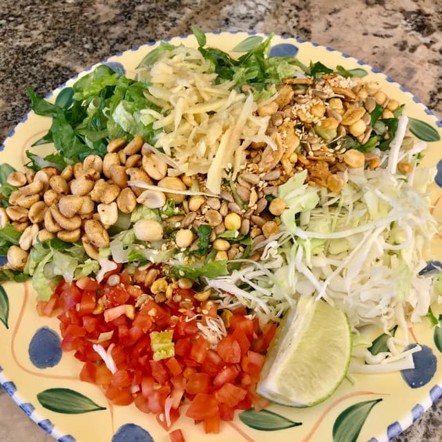 菜肴“Ginger Salad (Gin Thoke)”的照片