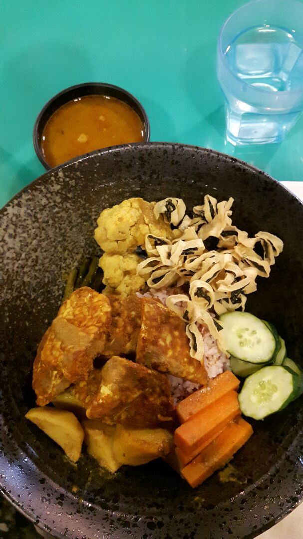photo of Well Dressed Salad Bar Tempehrature Curry Bowl shared by @darkchocoholic on  17 Feb 2019 - review