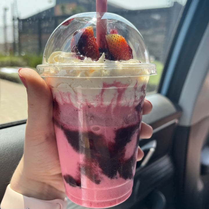 photo of Kaylee's Eatery Strawberry Milkshake shared by @jeanne-marie on  28 Nov 2022 - review