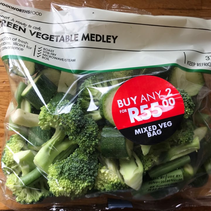 review photo of Woolworths Food Green vegetable medley shared by @natashathevegan on 20 Nov 2020 - review