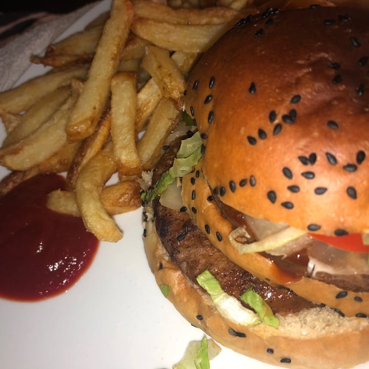 photo of Hudsons The Burger Joint (Claremont) The Infinity burger shared by @caittyler on  28 Jul 2020 - review