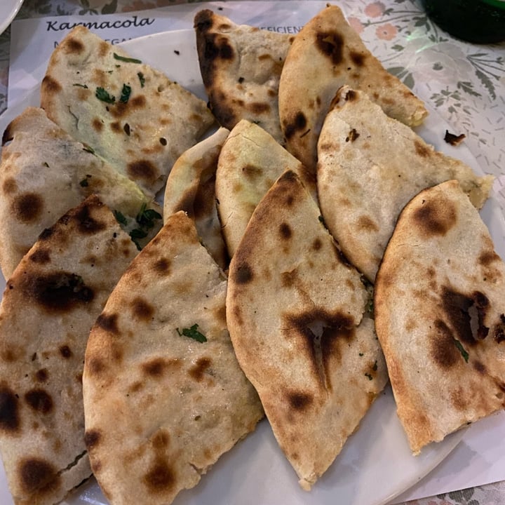 photo of Karmacola Pane Aloo Paratha shared by @aledece on  09 Dec 2021 - review