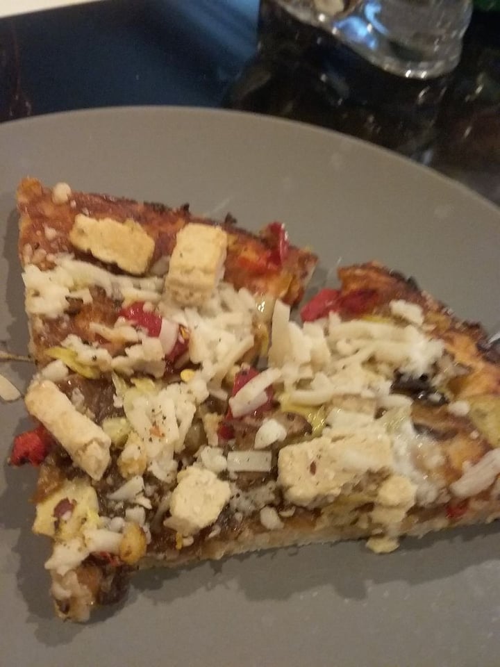 photo of Amy’s Roasted Vegetable Pizza shared by @ambularfortheanimals on  22 Oct 2018 - review