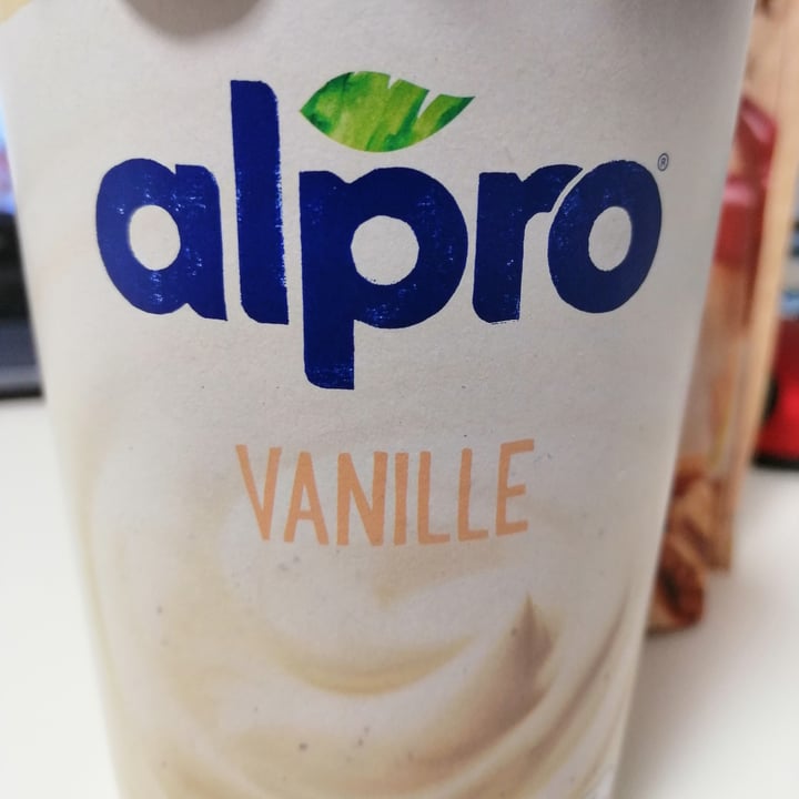 photo of Alpro Soy Yogurt Vanilla shared by @giulibonsi on  01 Dec 2021 - review