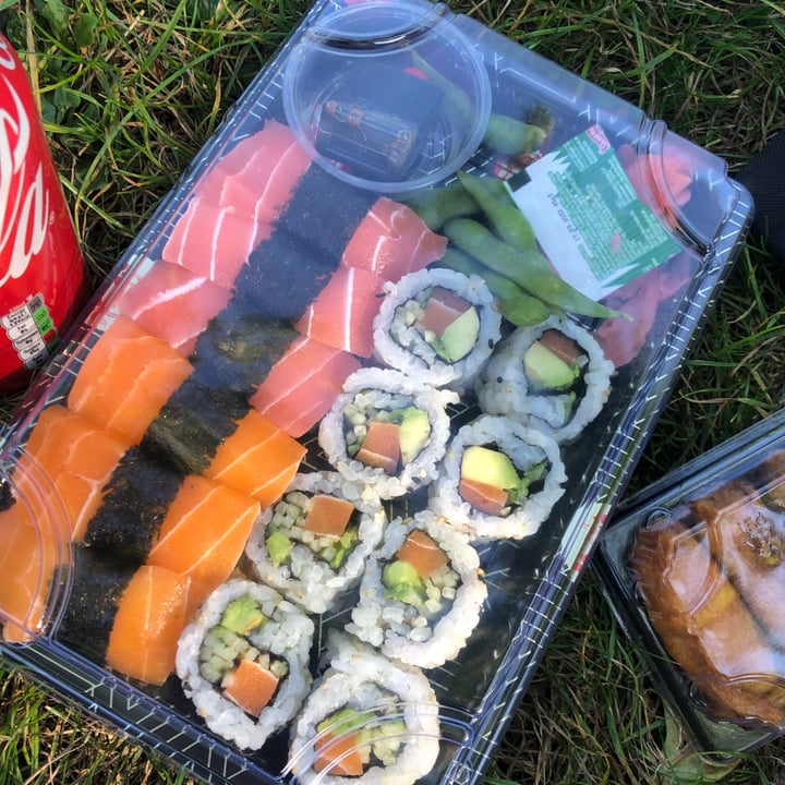 photo of Crazy Vegan Sushi Vegan Deluxe Box shared by @rhiannondiamxnd on  05 Oct 2021 - review
