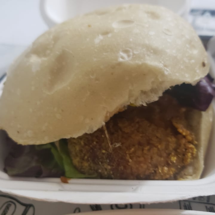 photo of Estilo Veggie Hamburguesa Crispy Tofu shared by @jaazmiins on  04 Jun 2020 - review