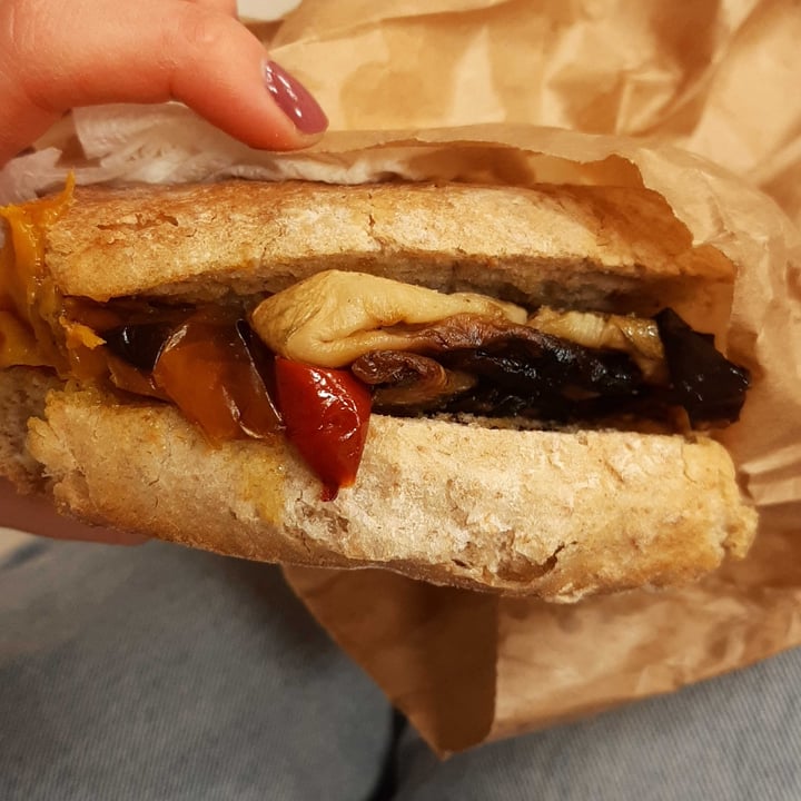 review photo of Bar giallo universitario Panino Integrale Con Verdure shared by @miveg on 19 Apr 2022 - review