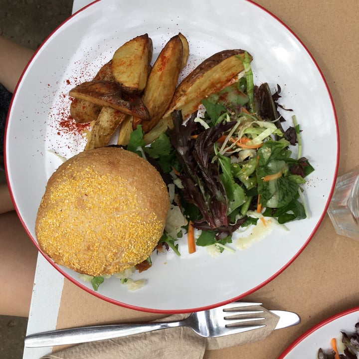 photo of Pura Restoran Hamburguesa De Hongos shared by @victorialopez on  29 Oct 2019 - review
