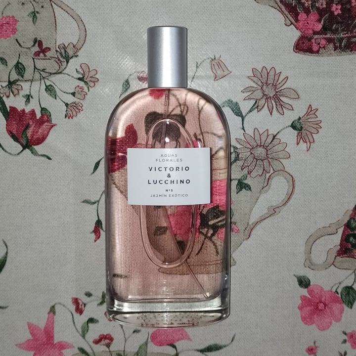 photo of Victorio & Lucchino Águas Florales N°5 Jazmin Exótico shared by @letismgovegan on  13 Nov 2022 - review