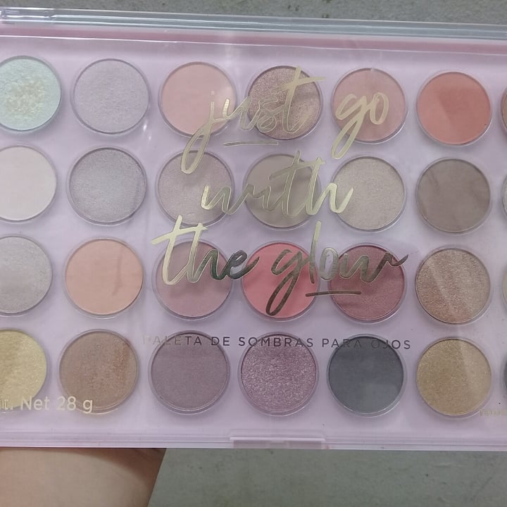 photo of Todomoda Beauty Paleta de sombras para ojos shared by @camiveggie on  08 Dec 2020 - review